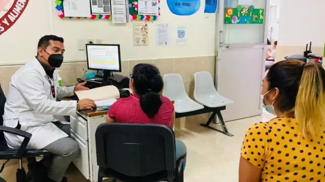 Asimismo, recomendó el uso de mascarillas para calentar y humidificar el aire antes de inhalarlo