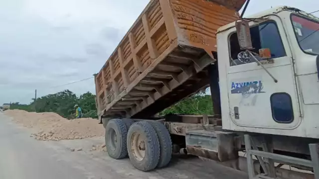 El Director General expuso que los trabajos de rehabilitación de esa calle incluyen la corrección de las curvas