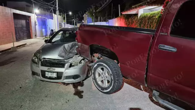 Accidente en Camaroneros: conductor abandona vehículo tras choque