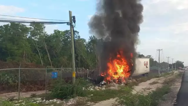 El conductor del tráiler resultó ileso