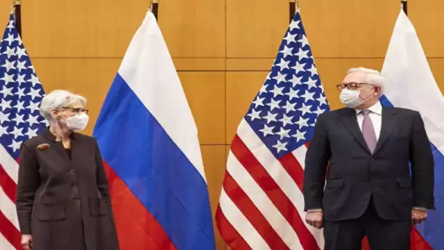 Diplomáticos estadounidenses y rusos mantuvieron negociaciones sobre crecientes tensiones en torno a Ucrania, así como las exigencias de seguridad de Moscú