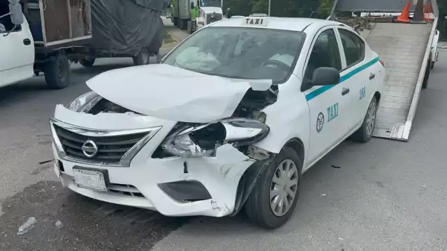 El taxista fue llevado al hospital por posibles coágulos en la cabeza