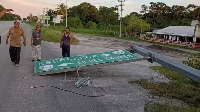 Bomberos llegaron al lugar para controlar el incendio