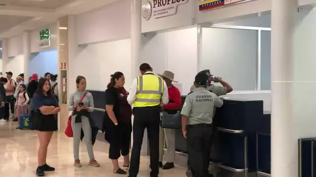 Un transportista del AIC cobró 2 mil 500 pesos por un viaje de ida y vuelta, pero no lo completó