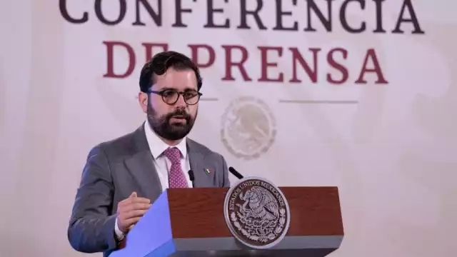 Los vapeadores tienen más de 30 sustancias tóxicas que no son reportadas en su etiquetado, advirtió el titular de Cofepris, Alejandro Svarch