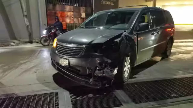 Fuerte choque entre motocicleta y camioneta en San Manuel deja un lesionado y cuantiosos daños