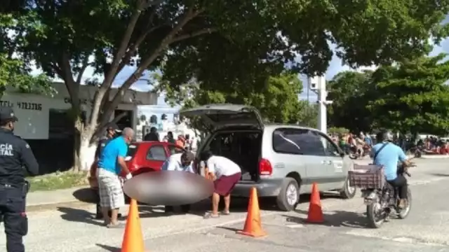 Posteriormente, personal del Servicio Médico Forense (Semefo) se encargó de levantar el cuerpo para la autopsia de rigor