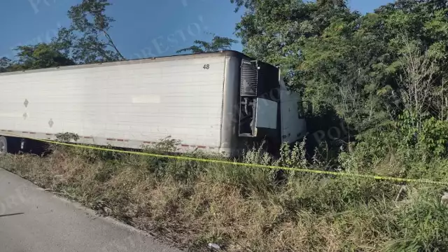El tráiler estaba cargado con productos cárnicos