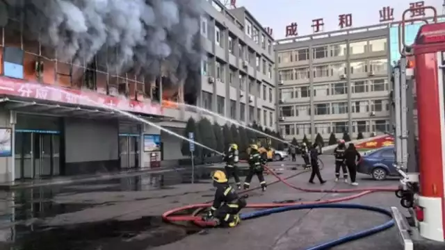 Un incendio en el internado Yingcai de la aldea de Yanshanpu en China, provocó la uerte de 13 menores