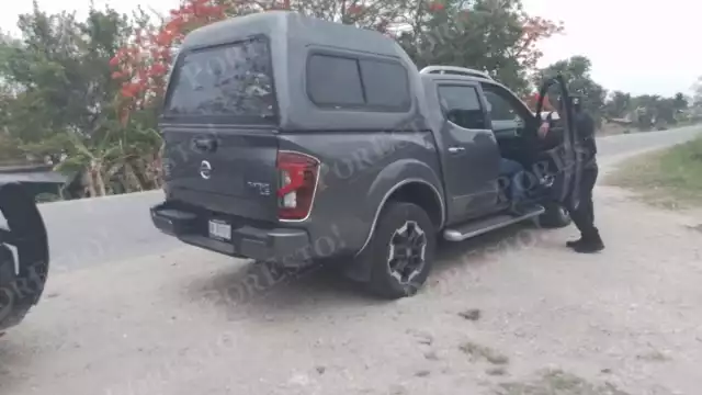 La camioneta y el hombre fueron trasladados a la FGE