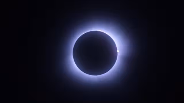 El calendario astronómico suele presentar dos pares de eclipses anuales: un par compuesto por un eclipse lunar seguido de uno solar y viceversa