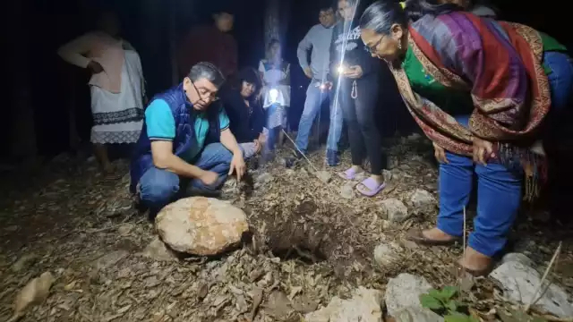 Un Chultún es un compartimiento subterráneo usado para almacenar agua, maíz u otros alimentos