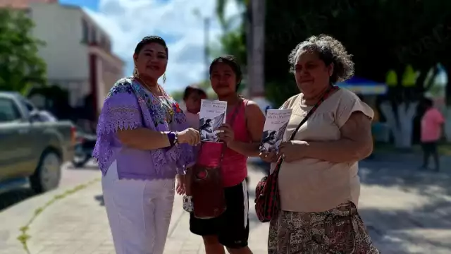 Entregan más de 150 cartillas de derechos de las mujeres en Champotón.