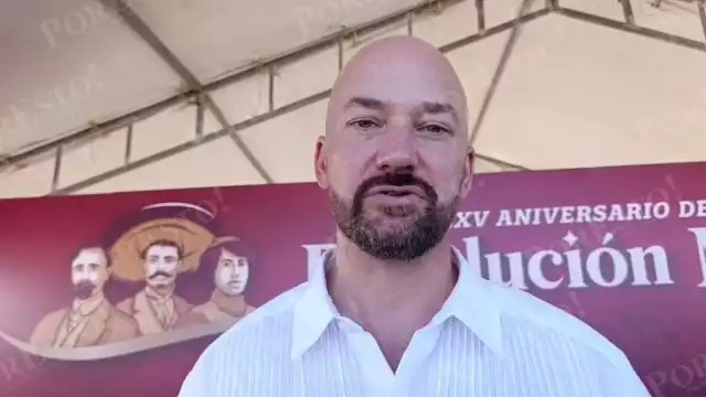 Cónsul de EE.UU. participa en desfile del 20 de Noviembre en Campeche