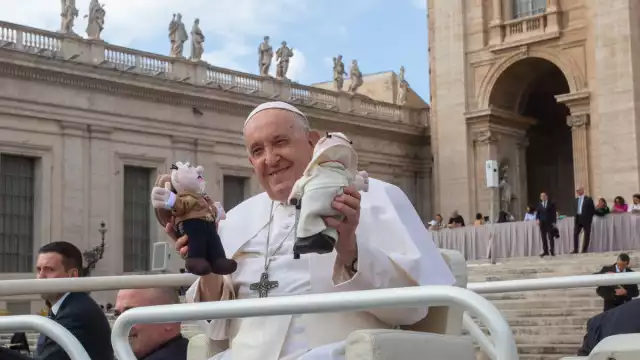 Dr. Simi cruzó el Océano para visitar al Sumo Pontífice