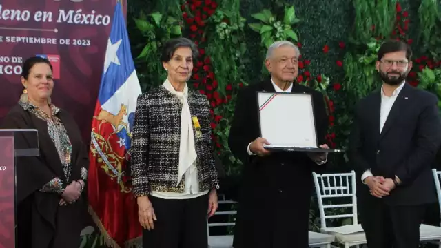 AMLO señala en Chile que Salvador Allende fue un apóstol de la democracia