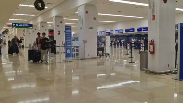 Reportan baja afluencia en los vuelos de este viernes