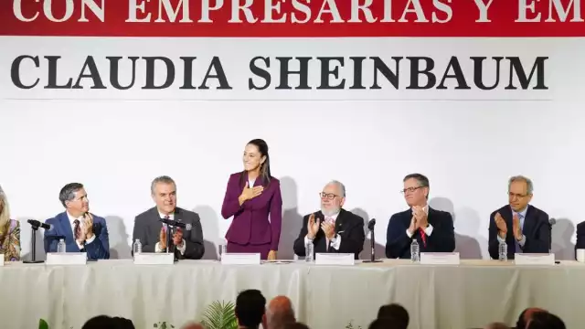 En un encuentro con empresarios mexicanos presentó sus estrategias enfocadas en sostener y mejorar el panorama económico del país