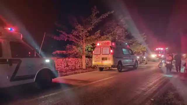 Elementos de la Policía Municipal delimitaron el área donde ocurrió el atropellamiento para evitar otro accidente