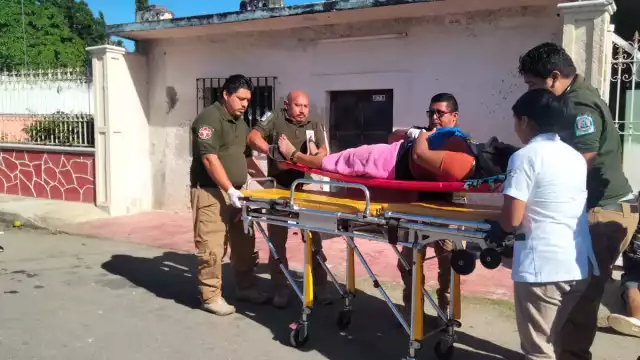 Los vecinos del lugar que atestiguaron el hecho dieron parte al 911 y auxiliaron a la pareja