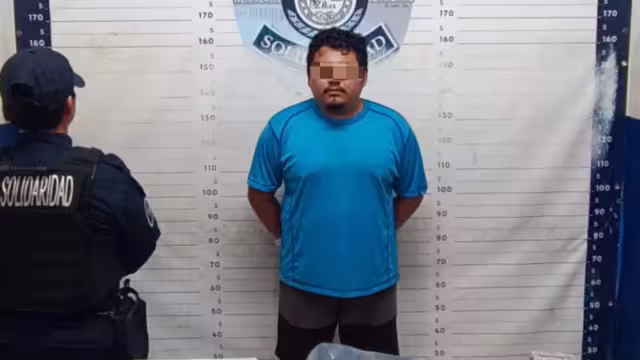 El detenido fue asegurado con 15 envoltorios con posible marihuana