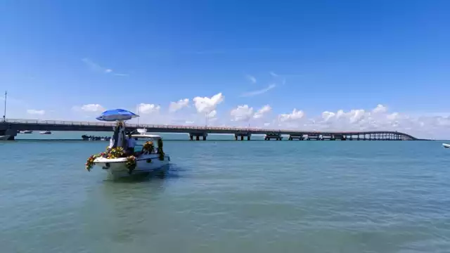 Antes del recorrido se realizó la misa en el Muelle de la Puntilla