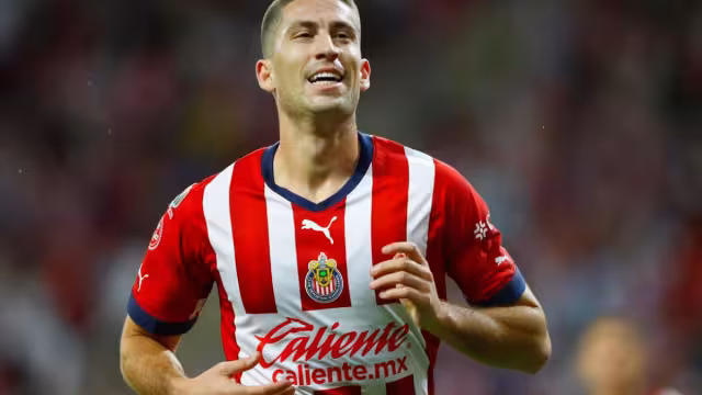 Santiago Ormeño desata la furia de los fanáticos de Chivas tras partido de Perú contra México