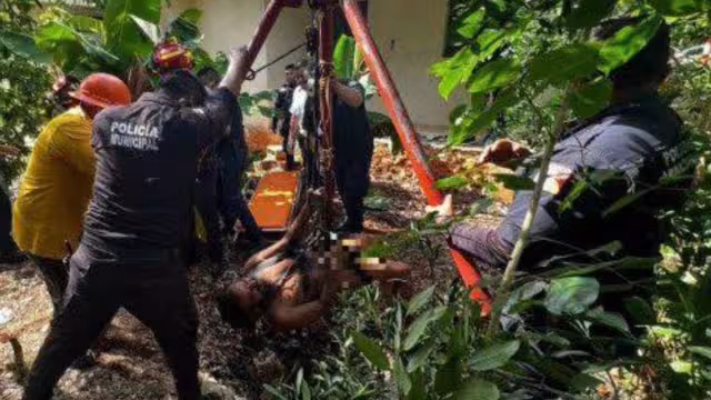 Los técnicos en urgencias médicas le proporcionaron los primeros auxilios