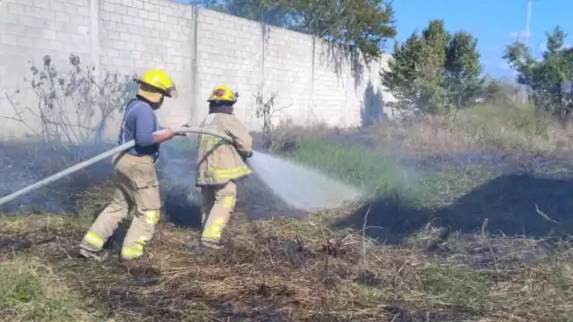 Bomberos lograron detener el incendio antes de extenderse