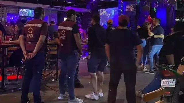 La autoridad municipal durante sus recorridos verifica que se respeten las cláusulas que estipulan las licencias emitidas; por ejemplo, el horario de venta