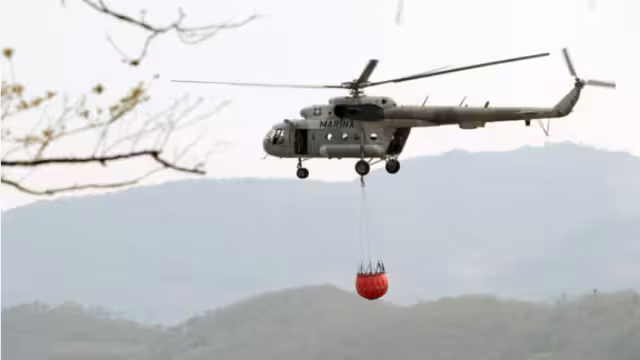 El helicóptero MI-17 cuenta con una unidad helibalde con capacidad de 2 mil 500 litros de agua