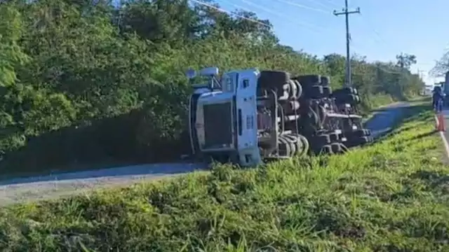 Al lugar agentes policiacos y paramédicos que lo valoraron