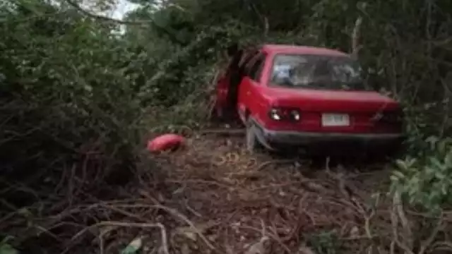 El conductor como pudo salió del vehículo para llamar a los números de emergencia