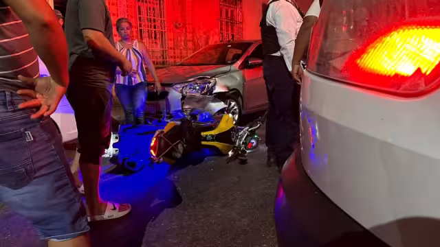 Paramédicos de la Cruz Roja atendieron al lesionado