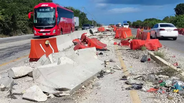 El socavón que se encuentra cerca al municipio de Solidaridad sólo provoca accidentes.