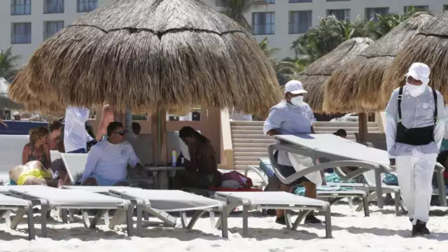 Empresarios del ramo y restauranteros aseguran que hay un déficit de personal de aproximadamente el 10 por ciento, lo que en números reales equivale a 20 mil puestos