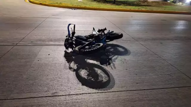 El motociclista murió luego del impacto contra un poste en Cancún
