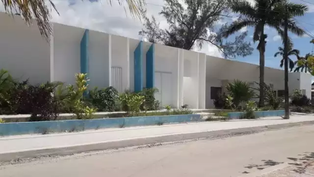 El hospital carece de medicamentos y los doctores son pasantes