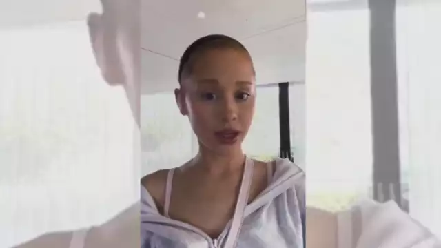 Al natural, Ariana salió a poner un alto. Foto: Especial