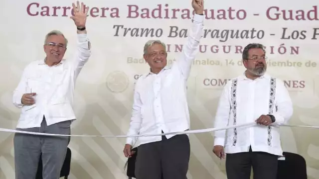 Al evento de inauguración llegaron camiones con simpatizantes de AMLO