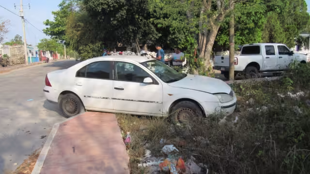 El conductor del auto terminó con golpes en el cuerpo