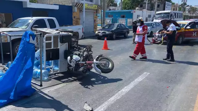 El taxista pertenece a la agrupación "Radio Taxi Águilas"