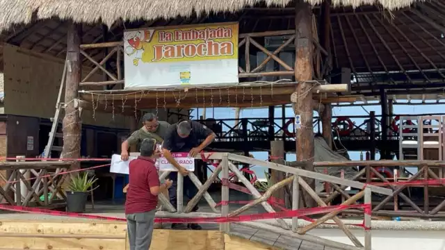 Los carpinteros advirtieron que el área no estaba en condiciones para las personas, pero el personal no obedeció