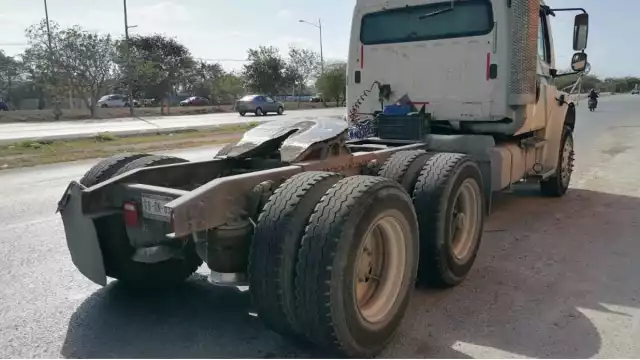 La guiadora del Jetta fue atendida por técnicos en urgencias médicas de la Secretaría de Seguridad Pública