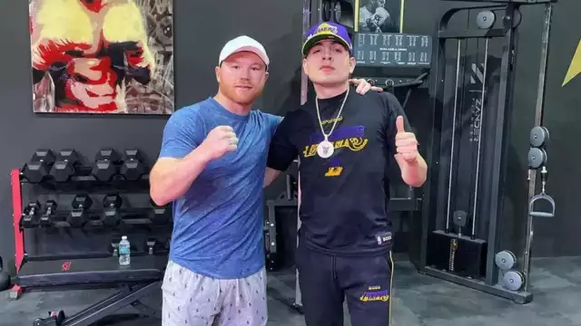 El Canelo junto con Beto Vega. Foto: Especial