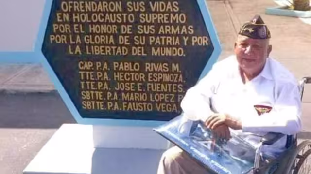 Combatió en las Filipinas durante la Segunda Guerra Mundial.