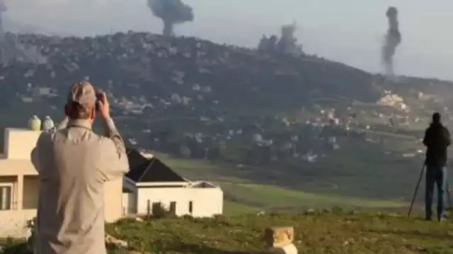 El movimiento libanés Hezbolá afirmó este martes que lanzó 'decenas' de cohetes contra Israel tras la muerte de dos de sus combatientes