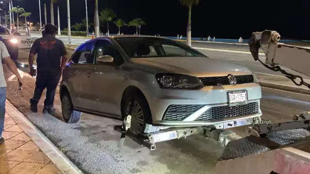 El ebrio al estar acorralado intentó nuevamente atropellar a los elementos