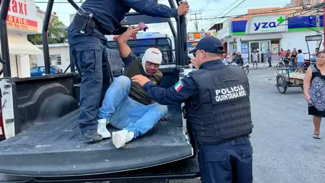 Al ver lo que pasaba, vecinos agarraron al hombre y lo empezaron a golpear