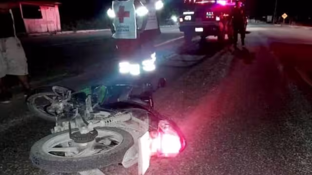 El motociclista se impactó contra una alcantarilla